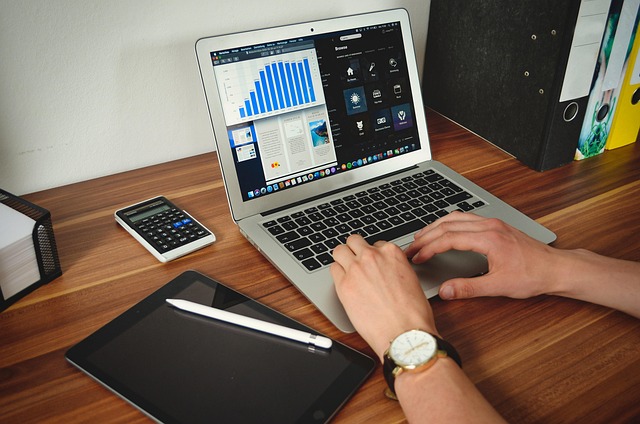 1761568448184794.jpg student-5224082_640.jpg